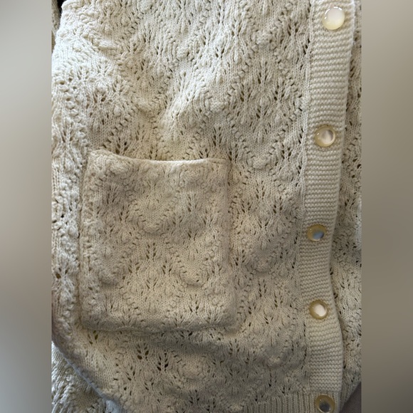 Vintage 1960s Sidney Gould cardigan sweater with iridescent buttons. Size medium - Picture 10 of 11